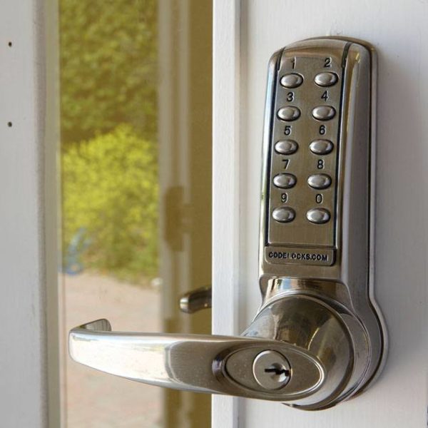 Codelocks elektronisch deurslot CL4010 op deur